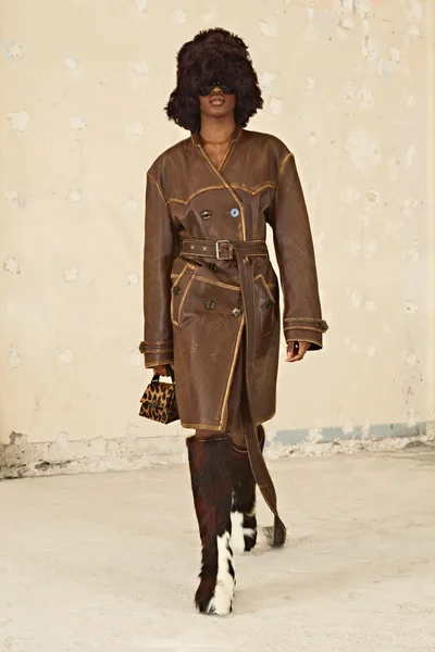 Look 13